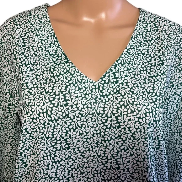 Green and White Floral Puff Sleeve Blouse Large - Picture 3 of 8